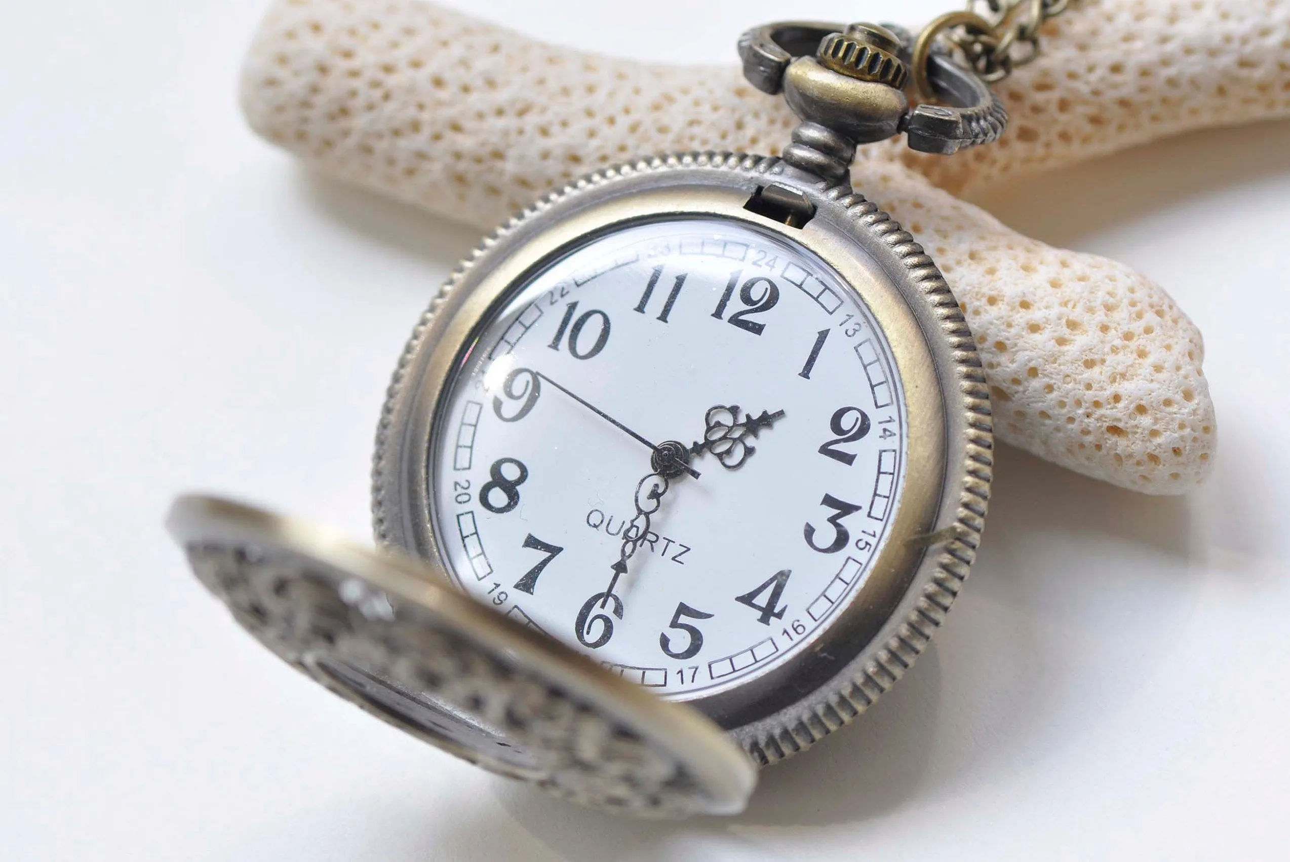 1 PC Antique Bronze Steampunk Pocket Watch Necklace A1378