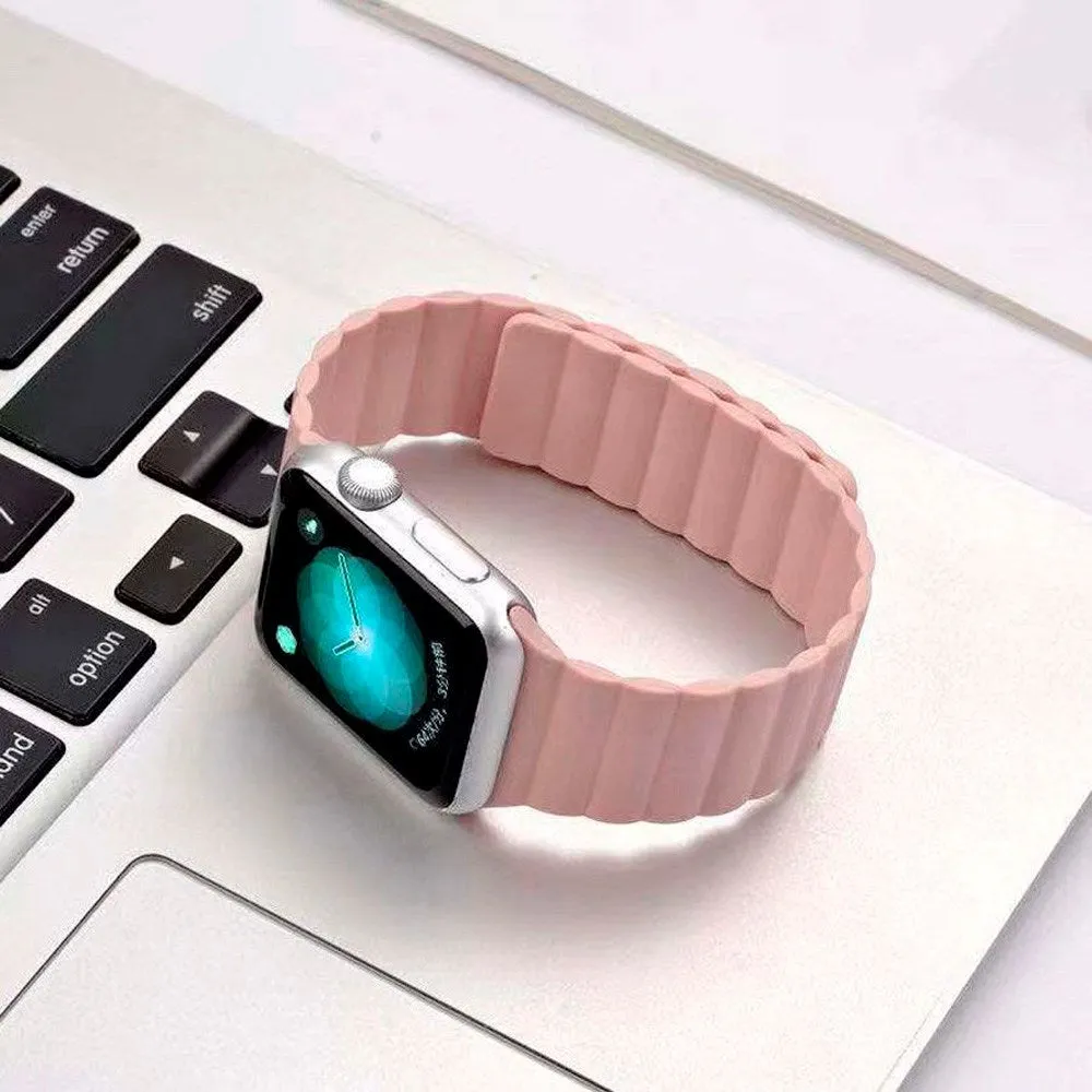 Apple Watch (42/44/SE/45/46/49mm) Lippa Magnetisk Silikone Rem - Lyserød