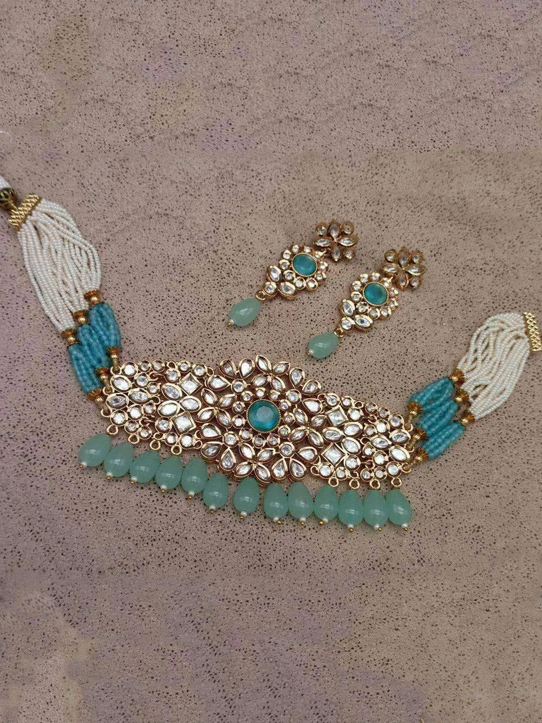 Kundan Stone Studded Necklace And Earings Set