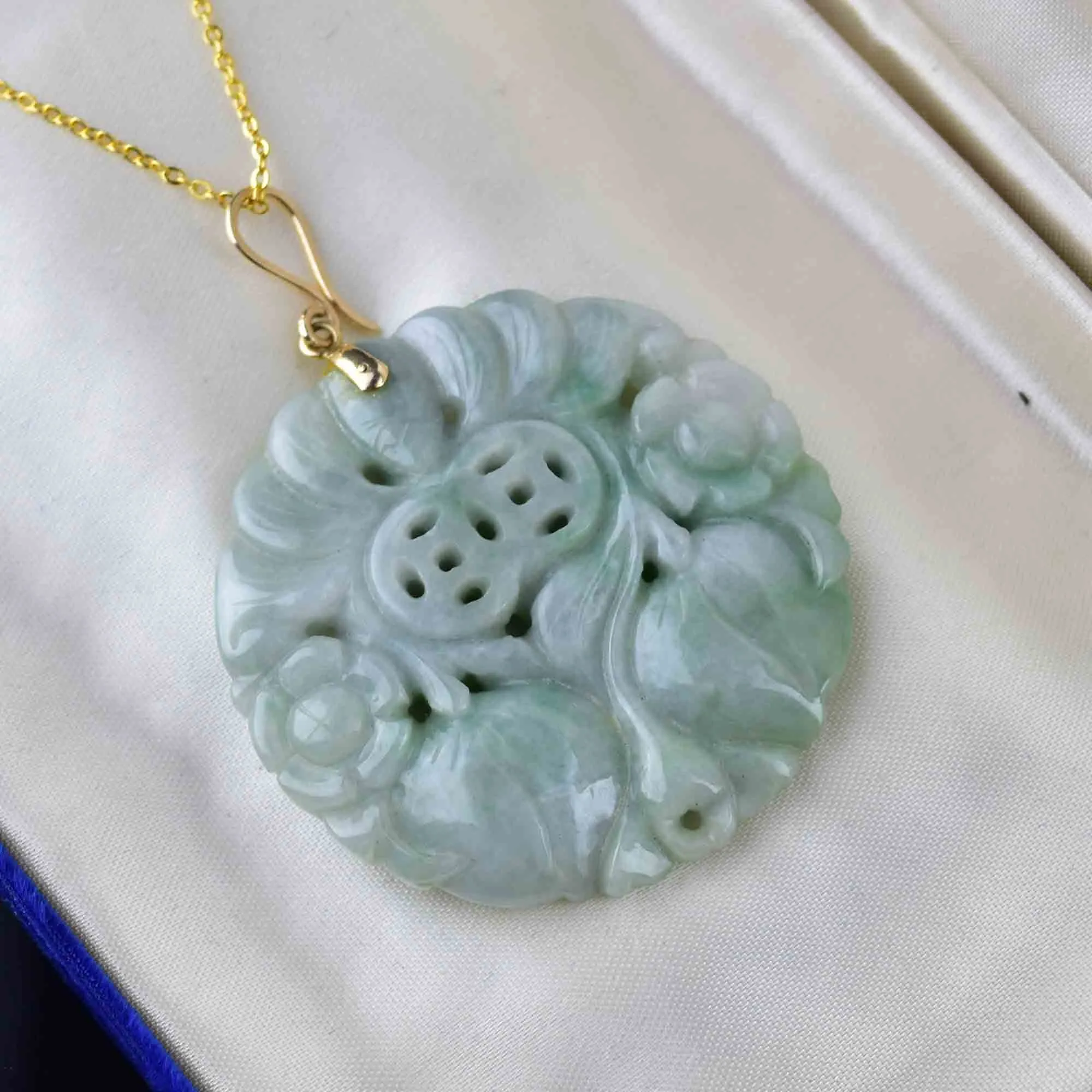 Large Vintage 14K Gold Carved Jade Pendant Necklace