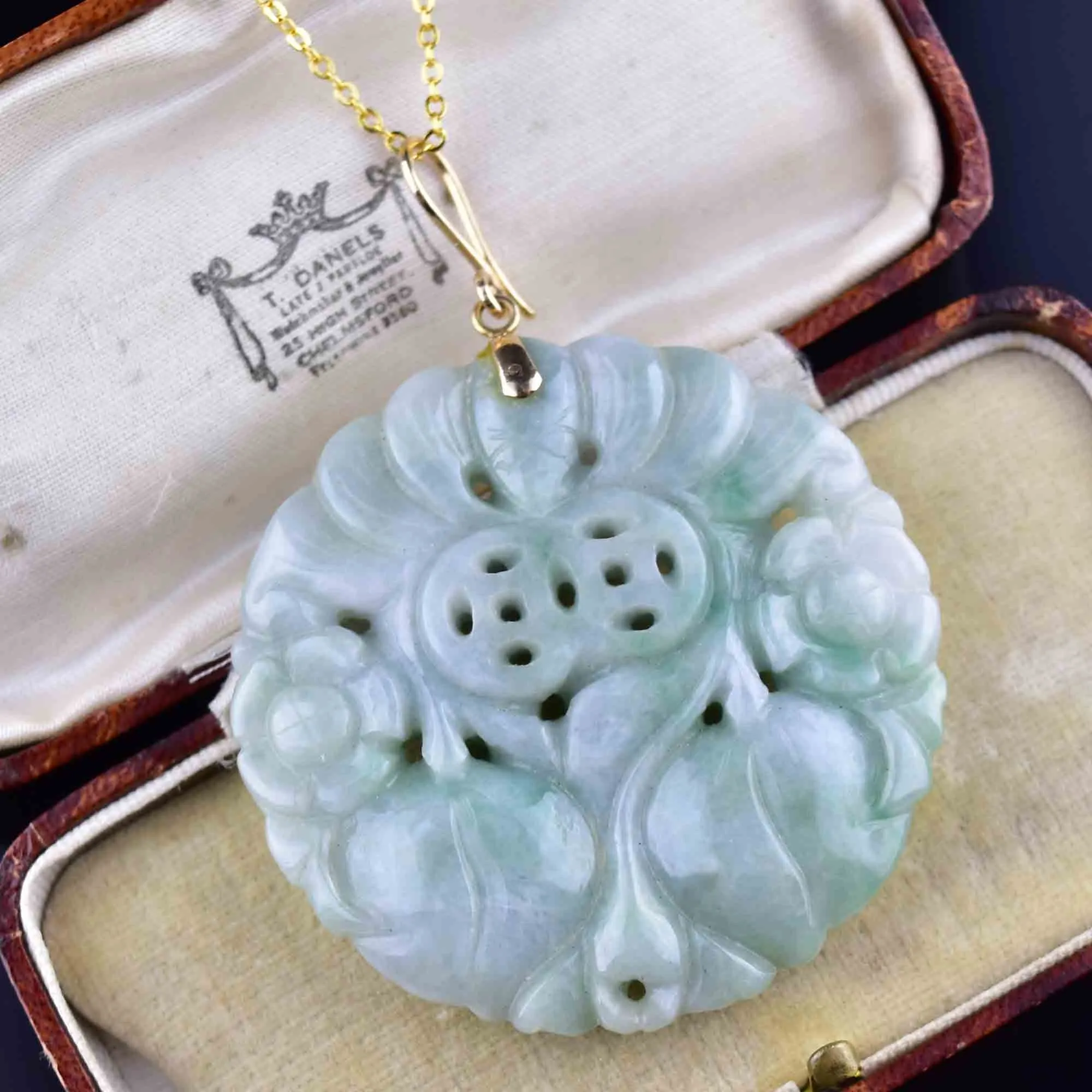 Large Vintage 14K Gold Carved Jade Pendant Necklace
