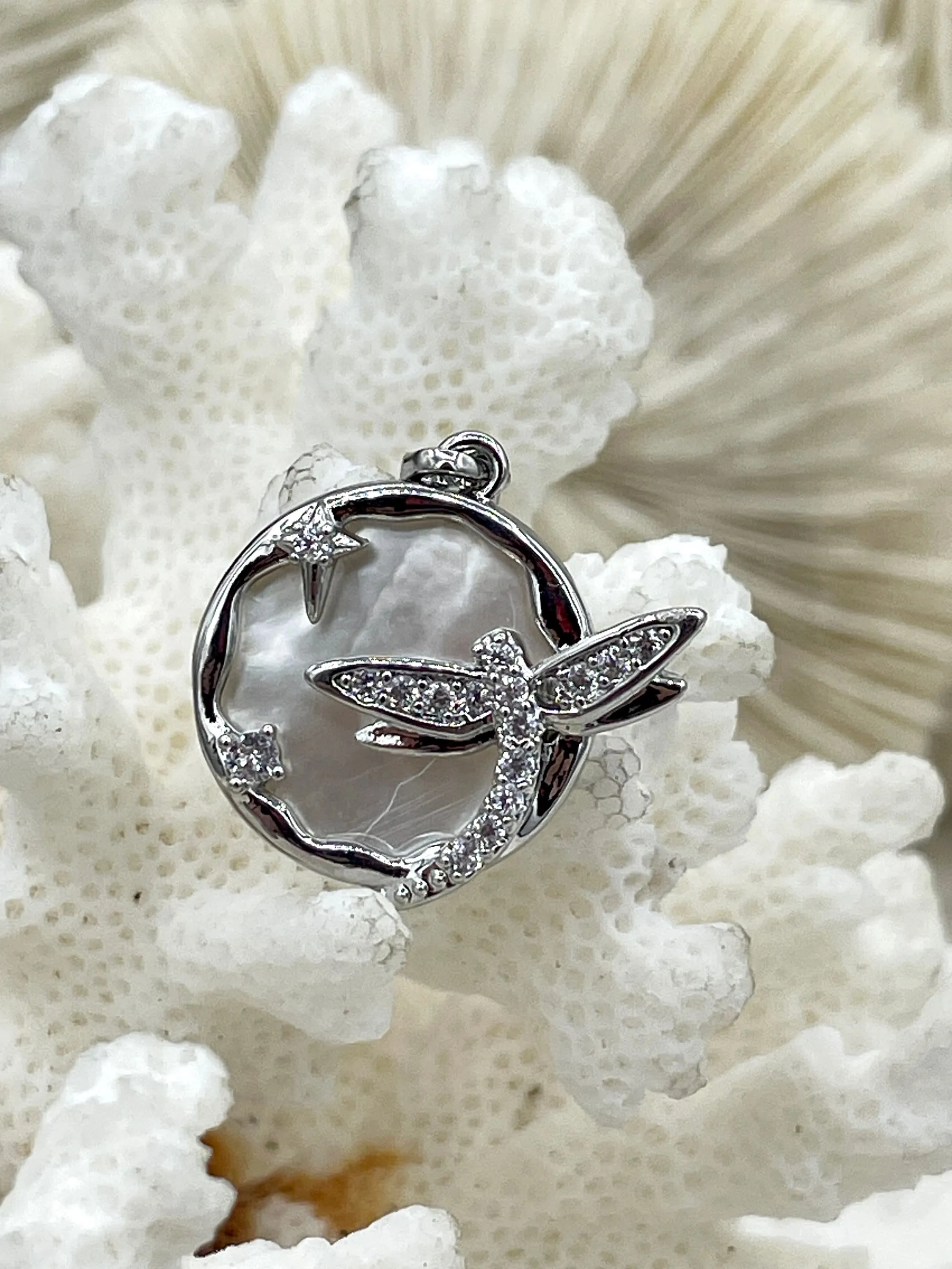 Mother of Pearl Round Dragonfly CZ Charm, Dragonfly Charms, CZ and Plated Brass, gold or silver, round mother of pearl charms, Fast Ship