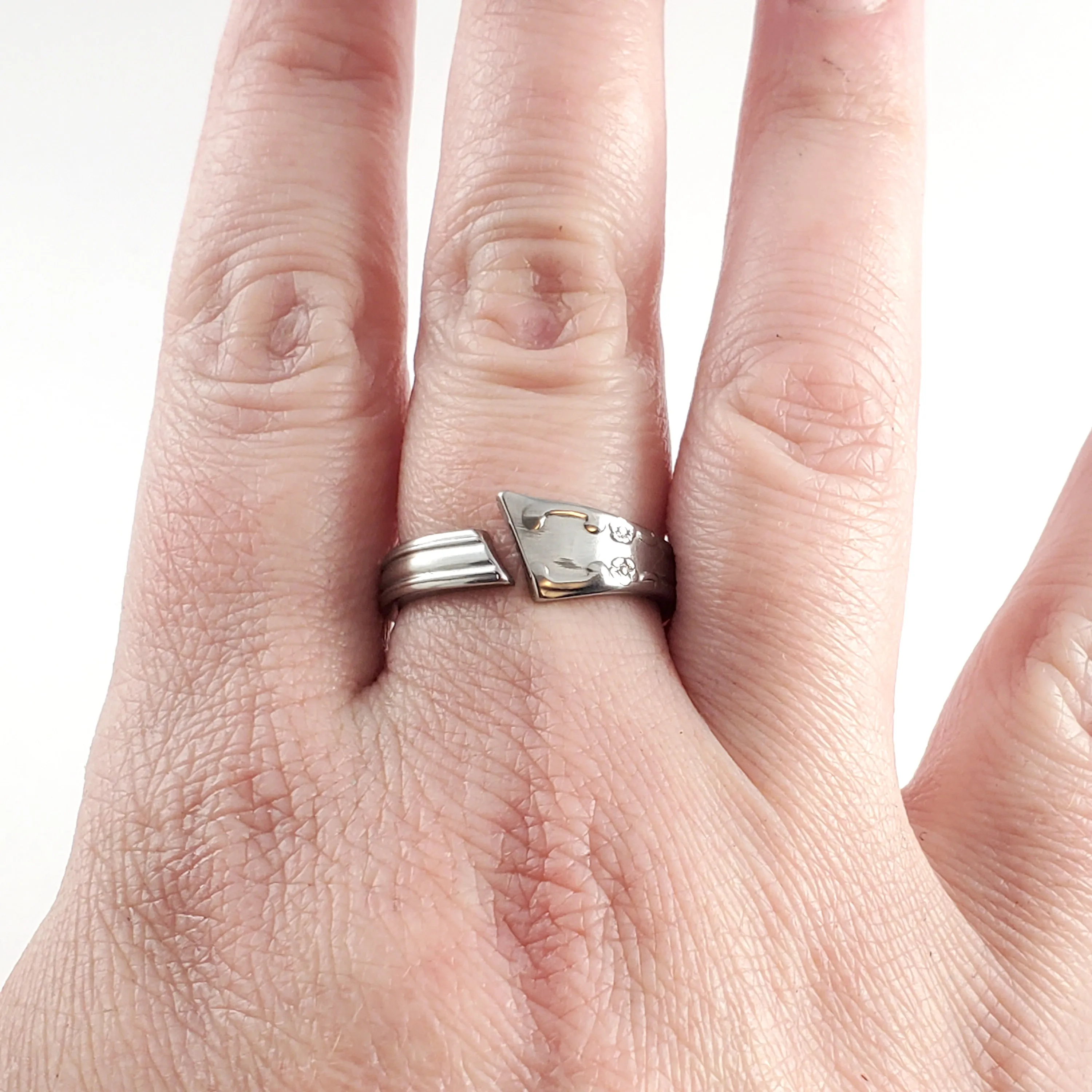Oneida Mansion Hall Open Shank Stainless Steel Spoon Ring